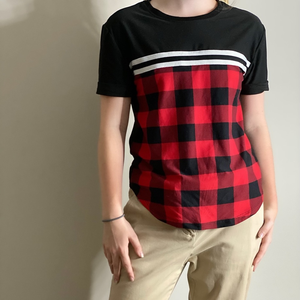 Black and checkered T
